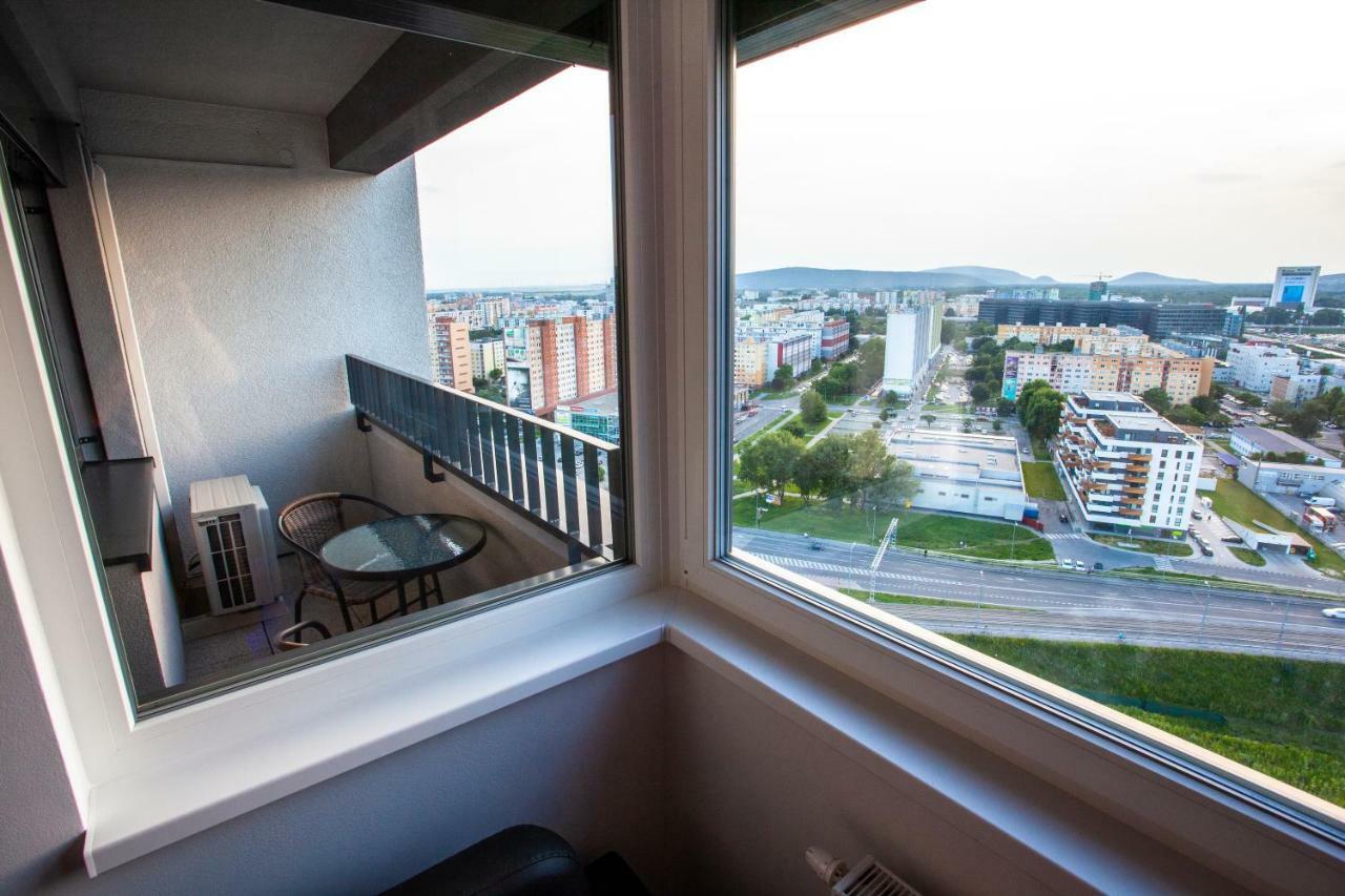 Air-Conditioned City View Apartment 24H Check-In Bratislava Buitenkant foto