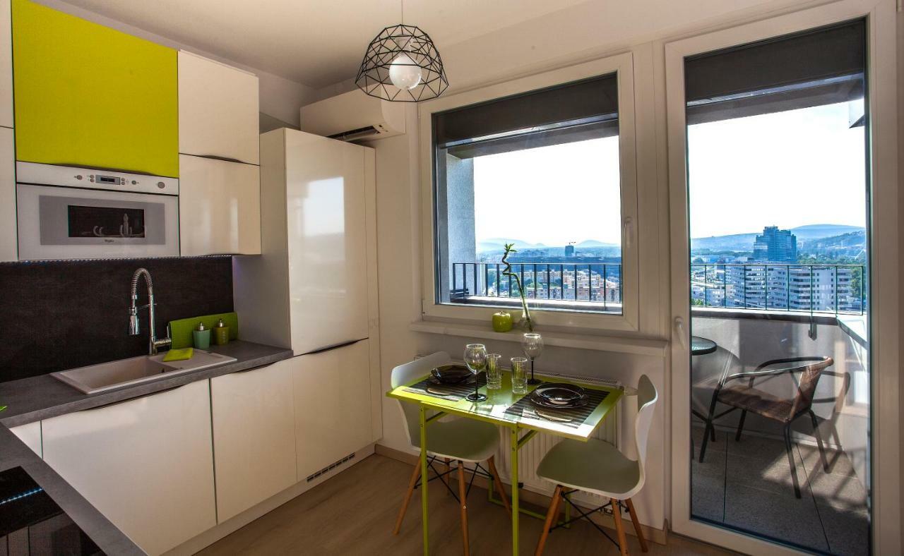 Air-Conditioned City View Apartment 24H Check-In Bratislava Buitenkant foto