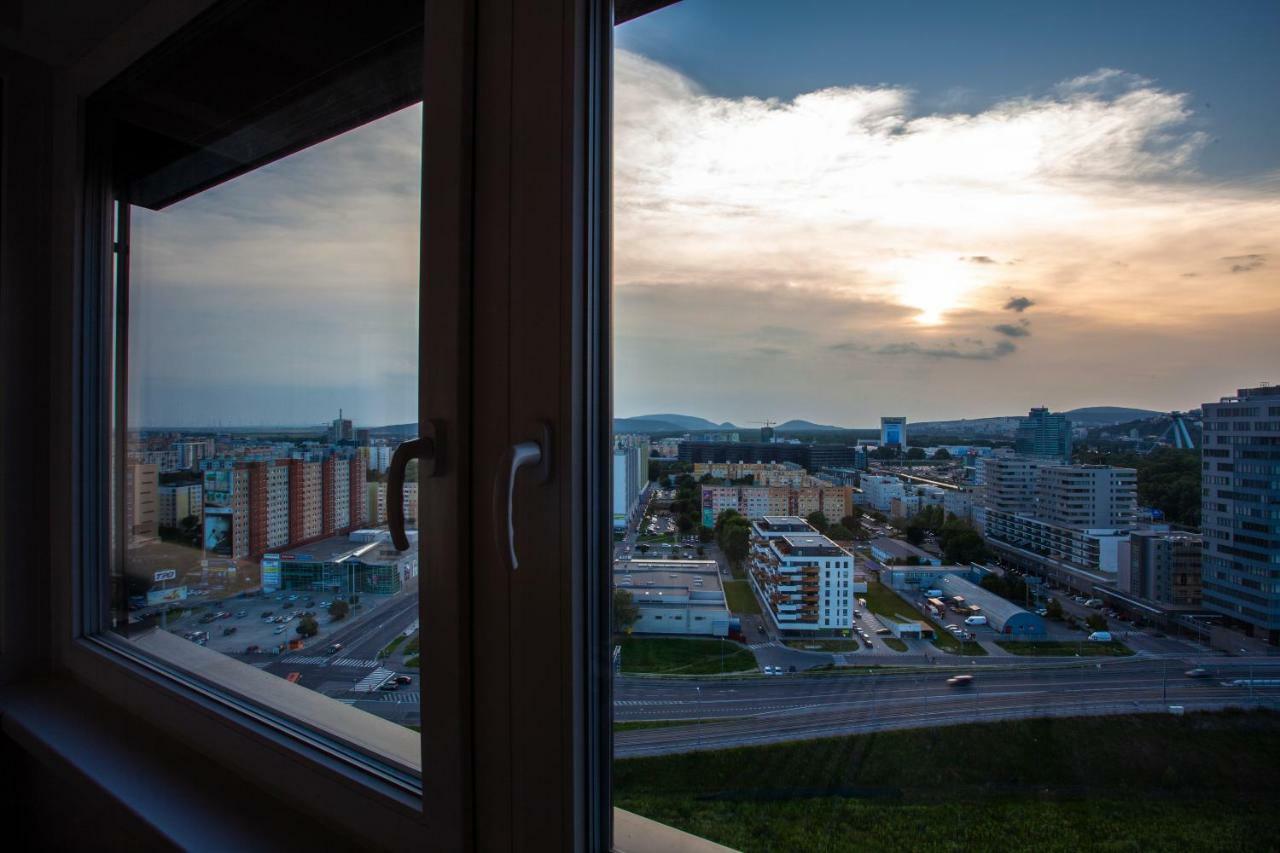 Air-Conditioned City View Apartment 24H Check-In Bratislava Buitenkant foto