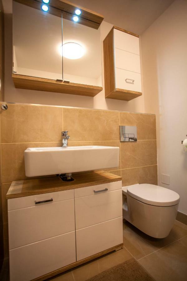 Air-Conditioned City View Apartment 24H Check-In Bratislava Buitenkant foto